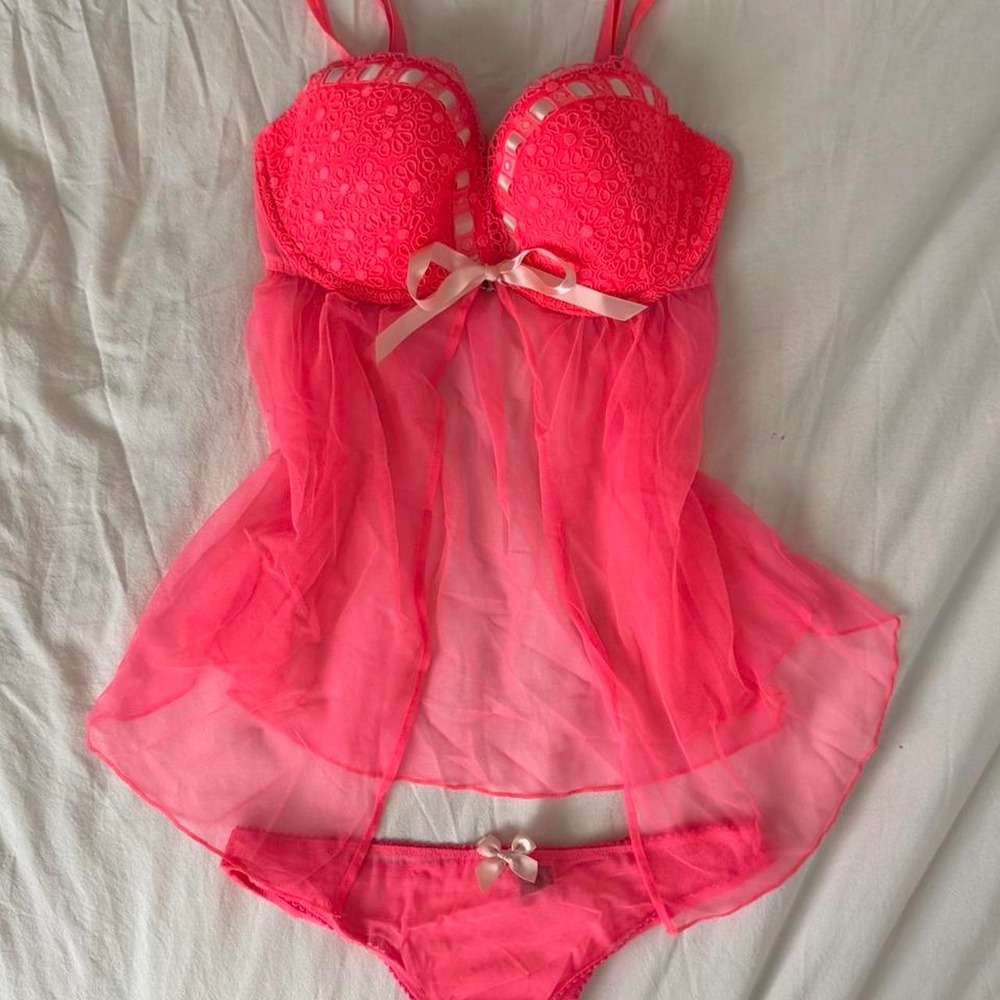 2000s Victorias Secret Sexy Little Things Pink lace lingerie set with bow detail